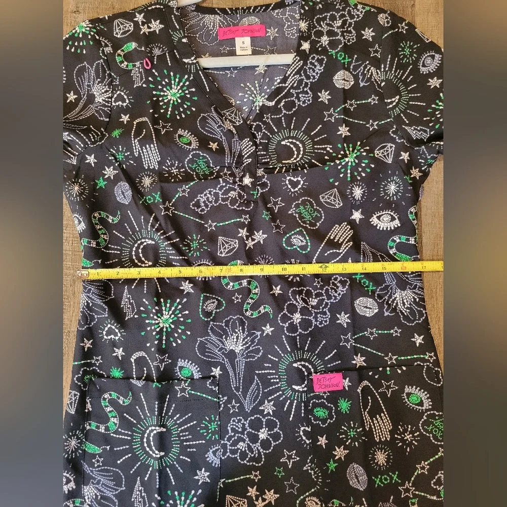 Women's Black Floral Top - Picture 10 of 12